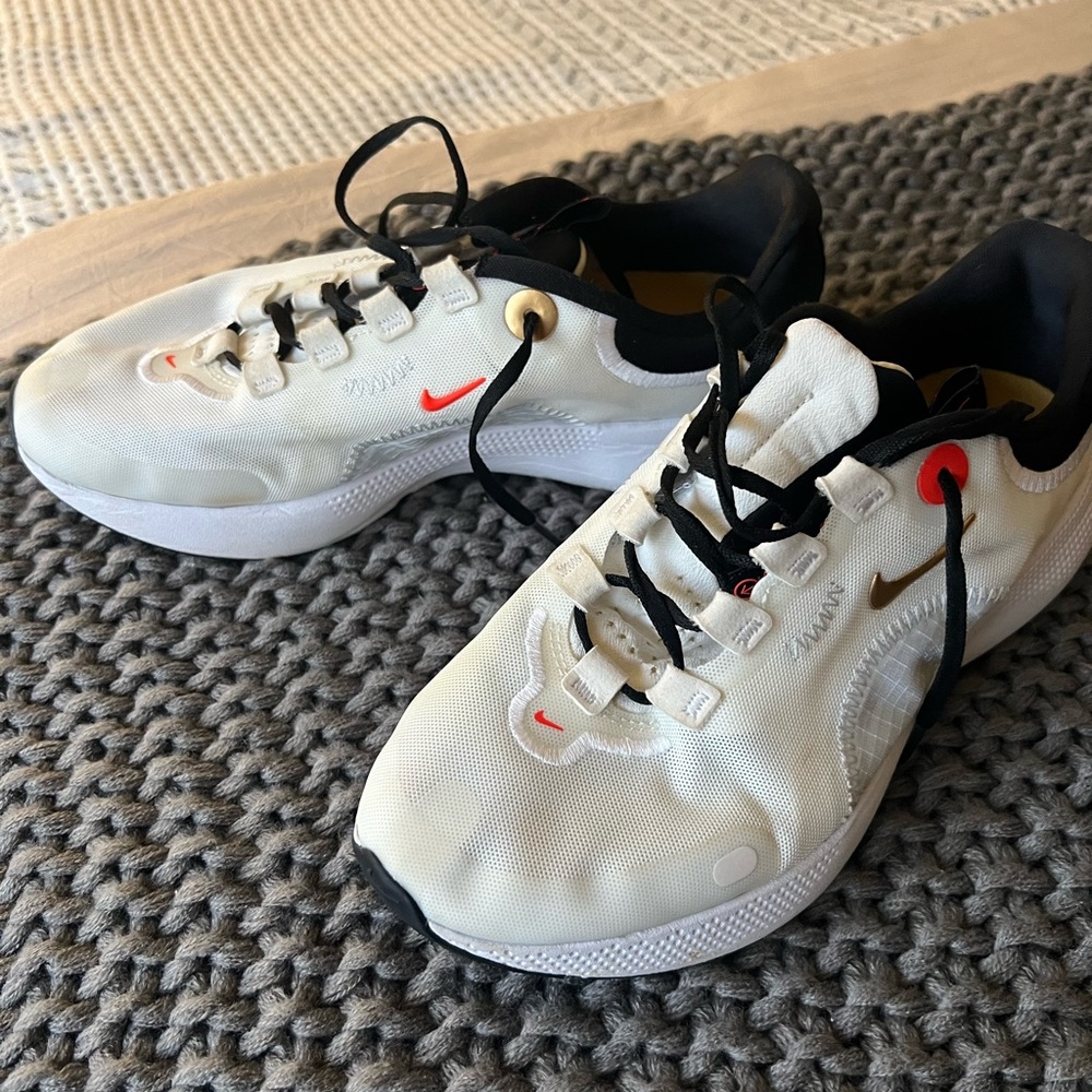 Nike react running shoe size 8